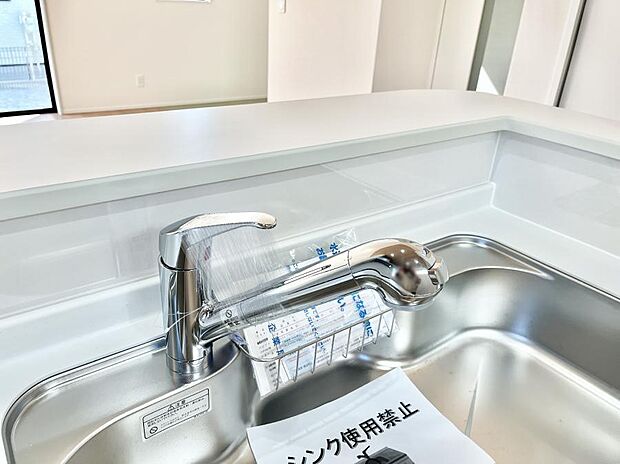 いつでも清潔なおいしいお水を。一つの水栓で水道水と浄水を使い分け。