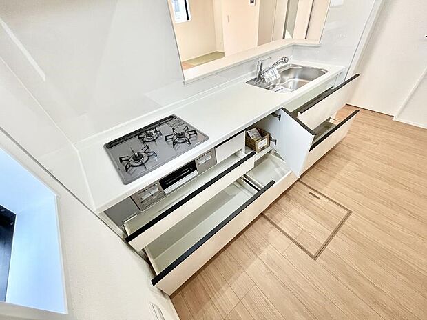 使いやすさを優先したスライド式収納タイプ！