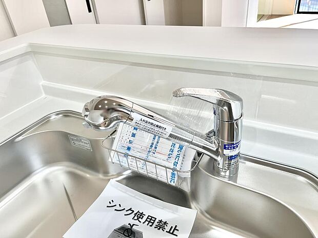 いつでも清潔なおいしいお水を。一つの水栓で水道水と浄水を使い分け。