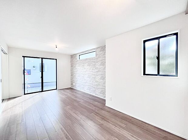 日当たりの良いリビング。お気に入りのグリーンを飾れば更に心地よさがアップ!