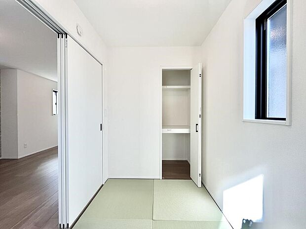 リビング隣接の和室は毎日の暮らしに癒しと安らぎをもたらしてくれます