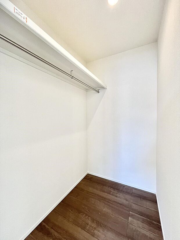 ウォークインクローゼットの活用で生活空間スッキリ