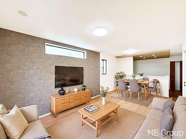 家族の和やかな会話が聞こえてきそう。開放感のあるリビングです。※家具はCGです  