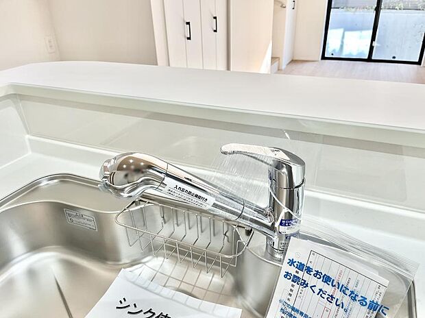 いつでも清潔なおいしいお水を。一つの水栓で水道水と浄水を使い分け。