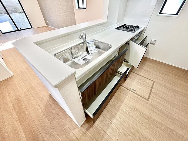 使いやすさを優先したスライド式収納タイプ！