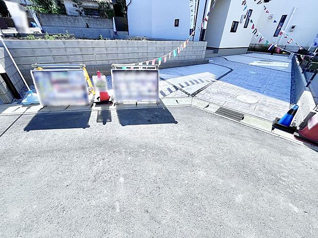 駐車2台可能！急なお客様の駐車に。また、ご家族の自転車スペースとしても大活躍。