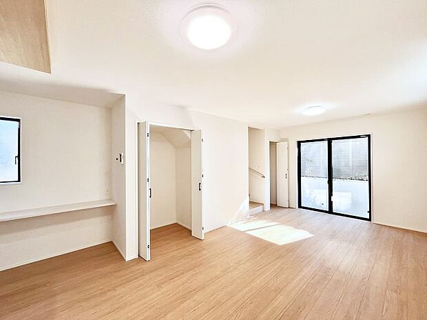 日当たりの良いリビング。お気に入りのグリーンを飾れば更に心地よさがアップ！