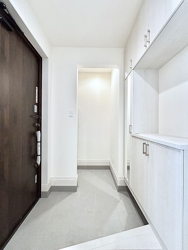 飾り棚を利用して、お越しいただくお客様をおもてなしできます。