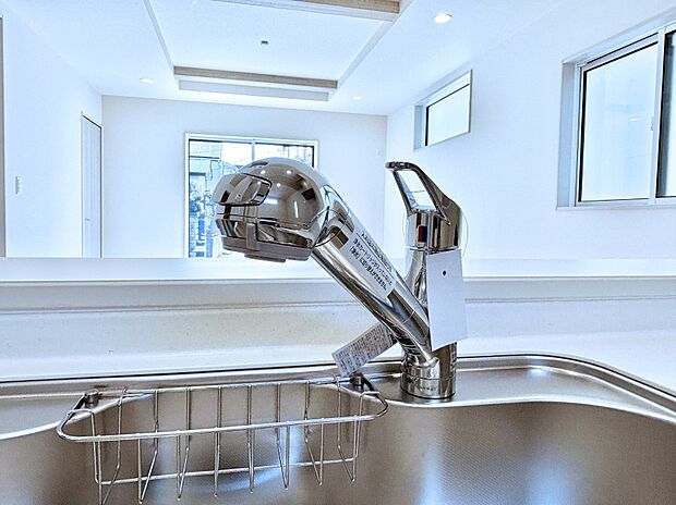 いつでも清潔なおいしいお水を。一つの水栓で水道水と浄水を使い分け。