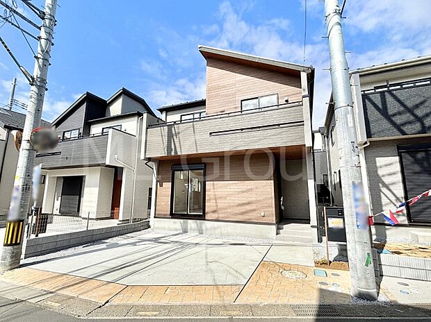 シンプルで落ち着きのある建物は住むかたの個性でオリジナルなものになっていきます。 