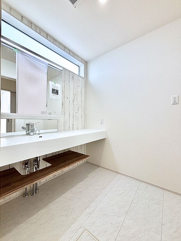 清潔感のある快適空間です。毎日の身支度も気持ち良くお使い頂けます。 