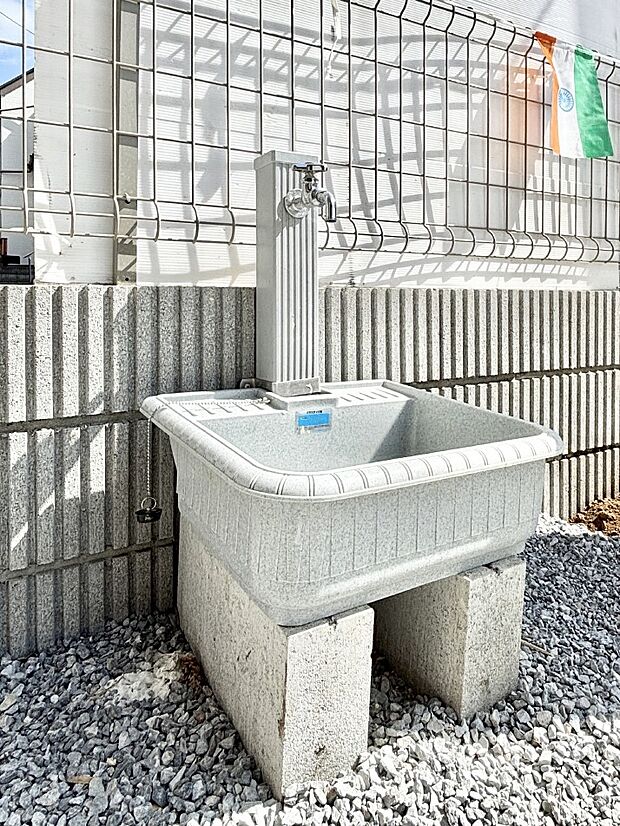 ガーデニングやお掃除に便利な外水栓  