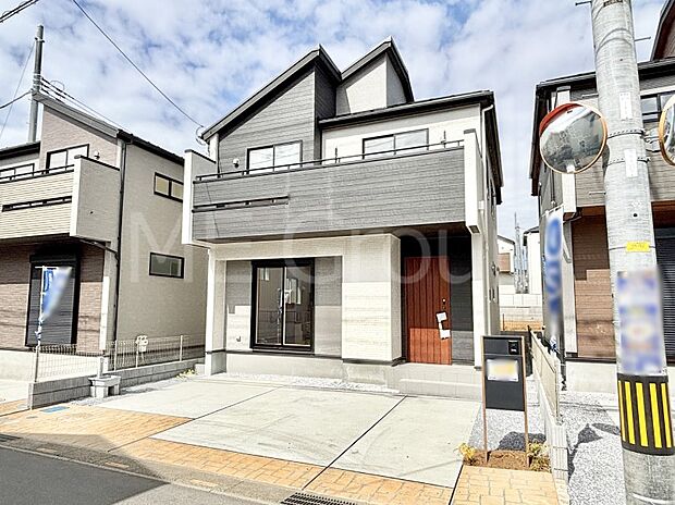 洗練された外観、上質な住空間が広がる室内は永く安心して過ごせる住居です。