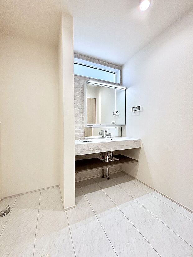 清潔感のある快適空間です。毎日の身支度も気持ち良くお使い頂けます。