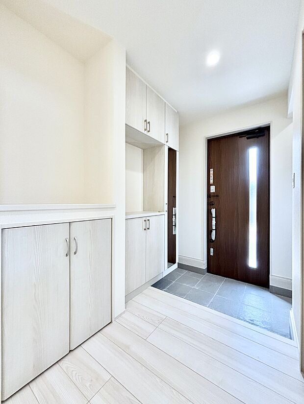 飾り棚を利用して、お越しいただくお客様をおもてなしできます。