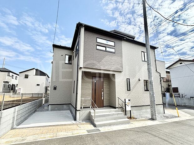 洗練された外観、上質な住空間が広がる室内は永く安心して過ごせる住居です。