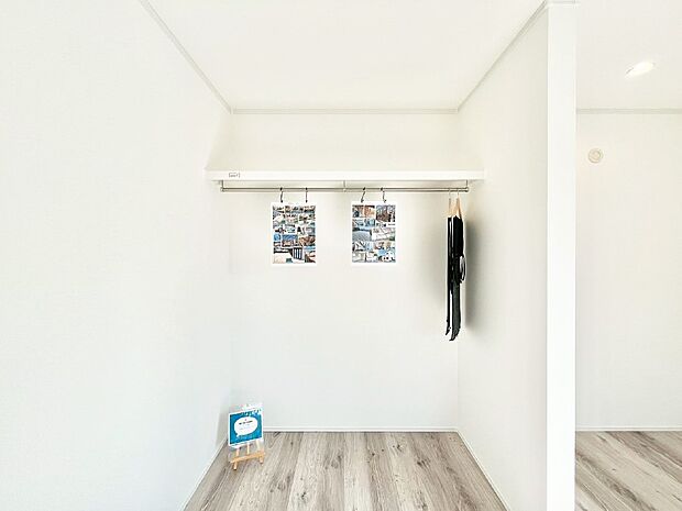 湿気がこもりにくく、衣類を取り出しやすいオープンクローゼット。