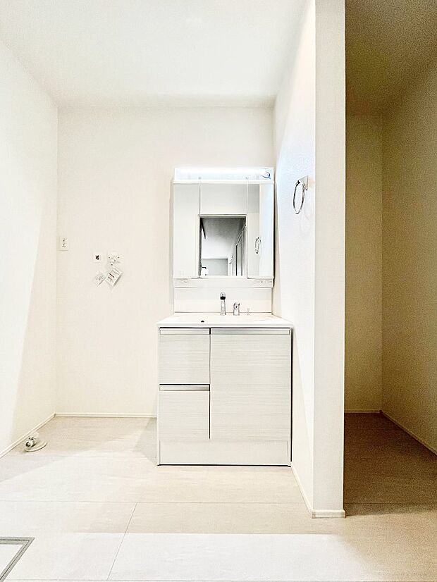 収納力と機能性に優れた洗面化粧台