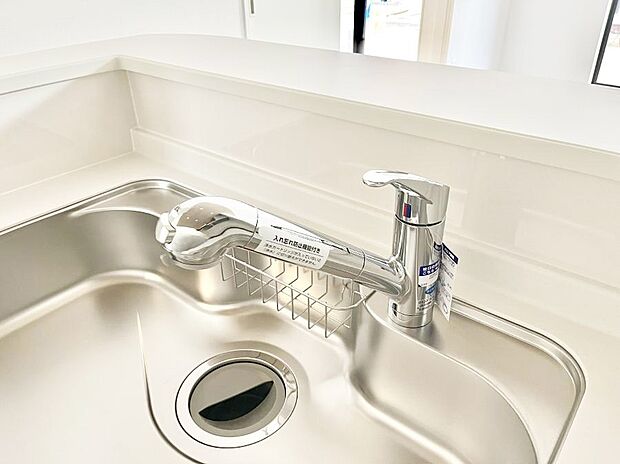 いつでも清潔なおいしいお水を。一つの水栓で水道水と浄水を使い分け。