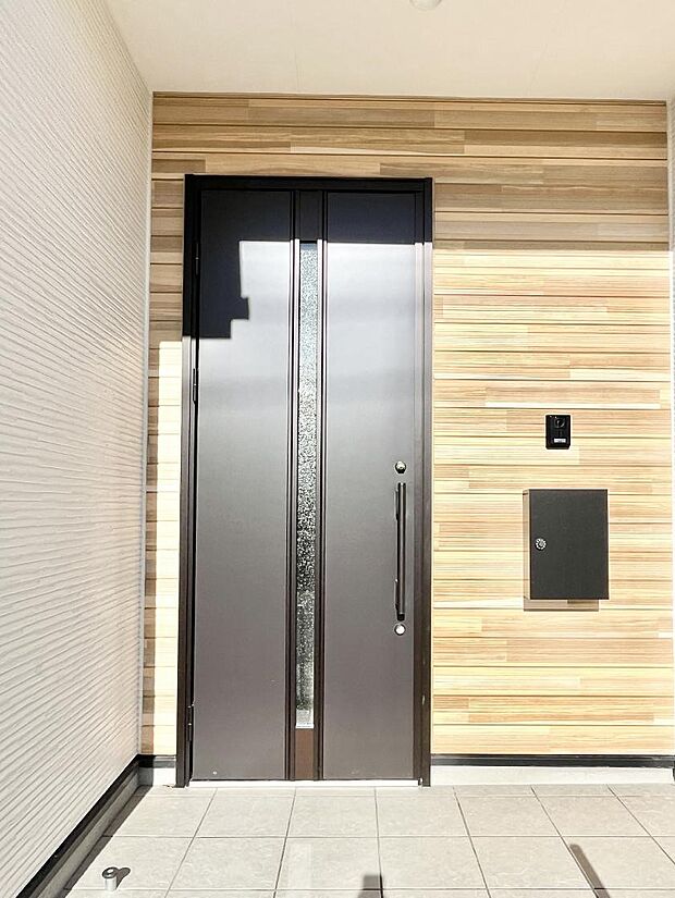 大切な家族、来客を出迎える玄関。