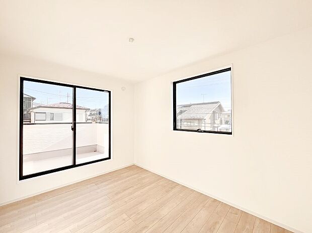 明るいバルコニーサイドに洋室を設置。目覚めの良い寝室に。