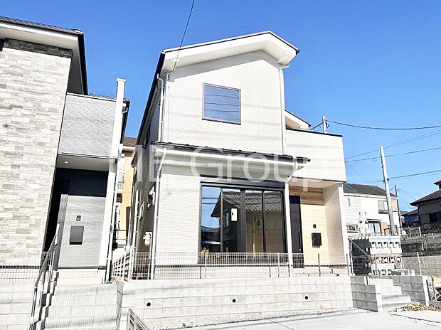 洗練された外観、上質な住空間が広がる室内は永く安心して過ごせる住居です。