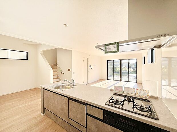 ゆとりあるキッチンではご家族と楽しくお料理ができます。