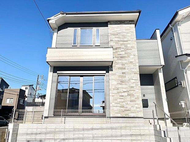 堂々完成！たっぷりの陽光と開放感に包まれる明るい住まい。 