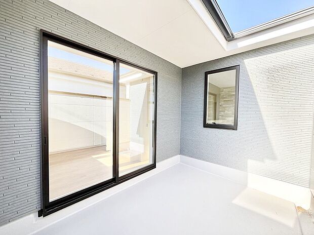 ゆったりバルコニーだから沢山お洗濯ものを干せます。