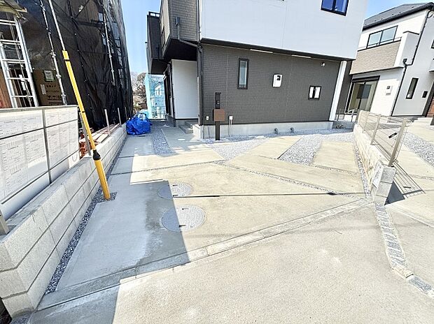 駐車2台可能！急なお客様の駐車に。また、ご家族の自転車スペースとしても大活躍。