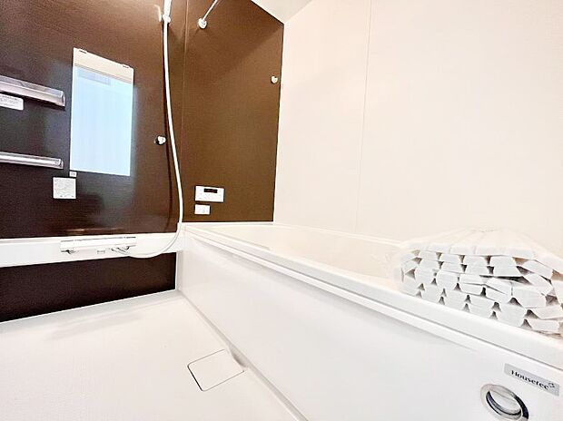 落ち着いた雰囲気でゆっくりお寛ぎいただけるバスルーム。