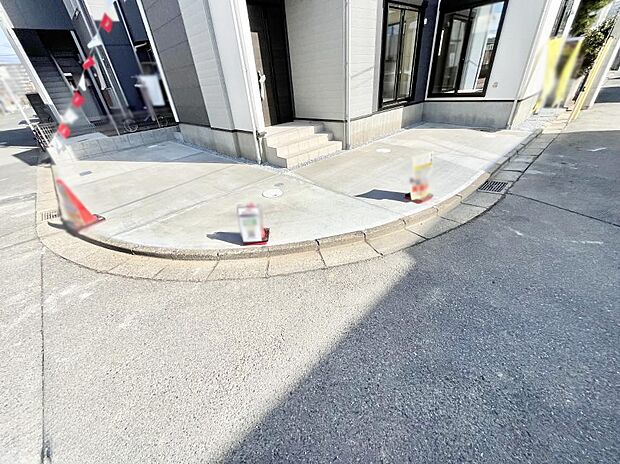 目の前が駐車場だと雨の日も大量にお買い物をした時も便利ですね