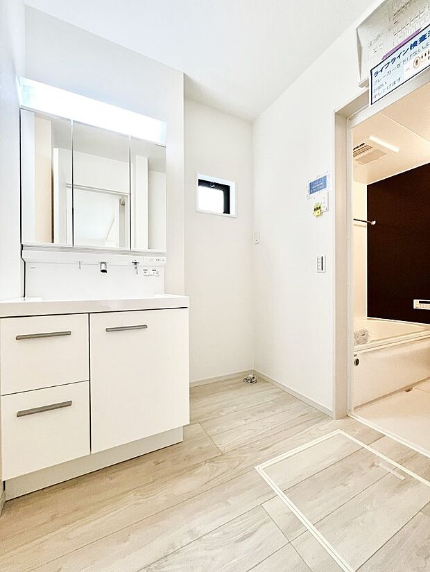 身支度もスムーズにおこなえる脱衣場。  