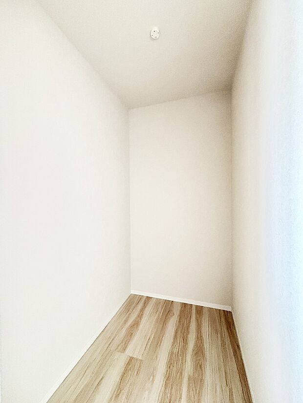 ウォークインクローゼットの活用で生活空間スッキリ