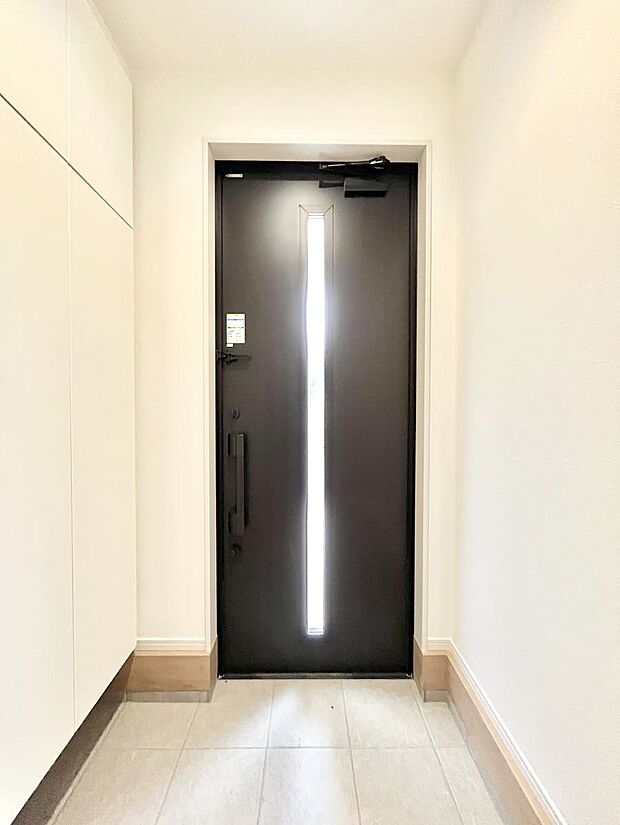 明るい玄関はお客様をお出迎えするのにぴったりです!