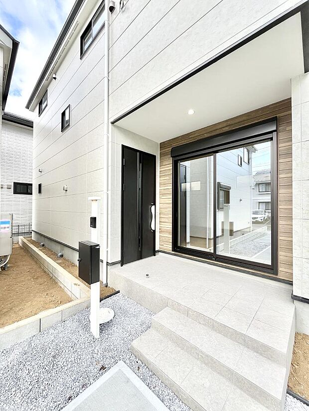 大切な家族、来客を出迎える玄関。