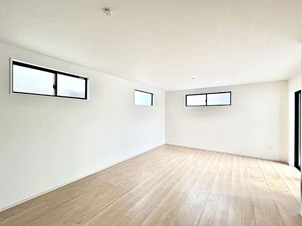 落ち着いた雰囲気のLDKは家族みんなの快適空間