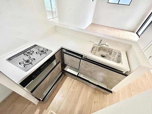 使いやすさを優先したスライド式収納タイプ!