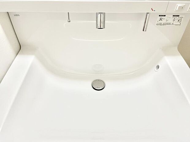 ハンドシャワー付き!使いやすい洗面台。