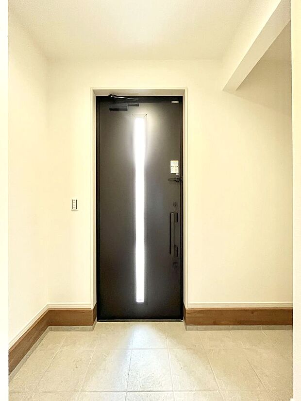 明るい玄関はお客様をお出迎えするのにぴったりです！ 