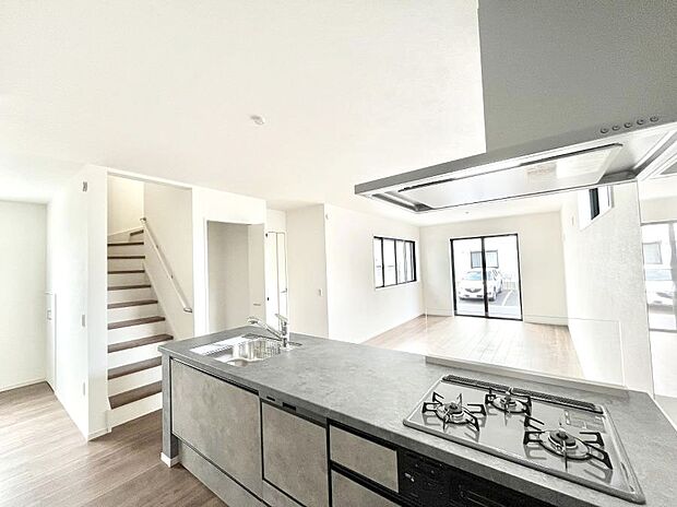 料理をしながらでもご家族との会話を楽しめる対面キッチン