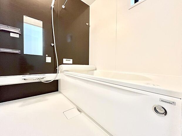 落ち着いた雰囲気でゆっくりお寛ぎいただけるバスルーム