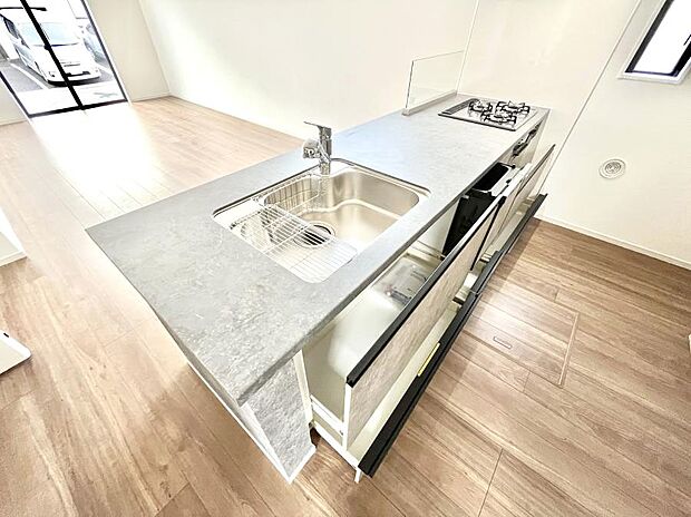 使いやすさを優先したスライド式収納タイプ！