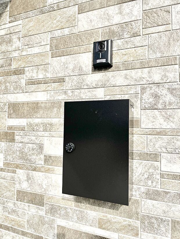 シンプルデザインのポスト。