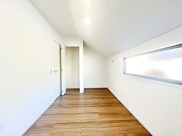 子ども部屋にぴったりの明るい空間。