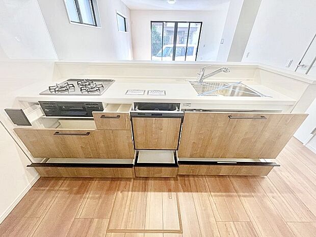 使いやすさを優先したスライド式収納タイプ!