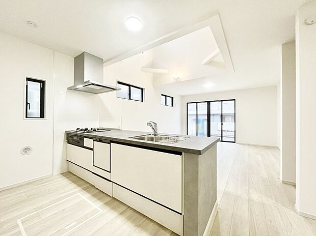 料理をしながらご家族との会話を楽しめる対面カウンターキッチン