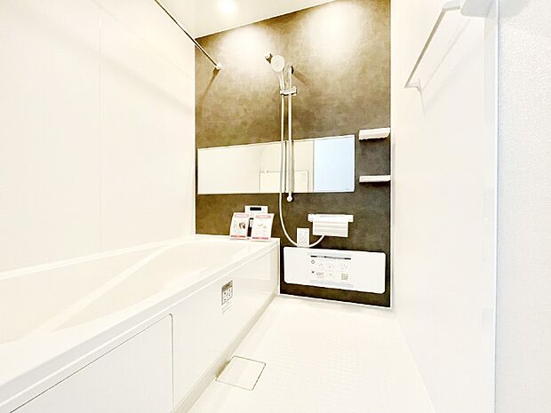 落ち着きのあるダークカラーを基調にしたバスルームで1日の疲れをリフレッシュ！