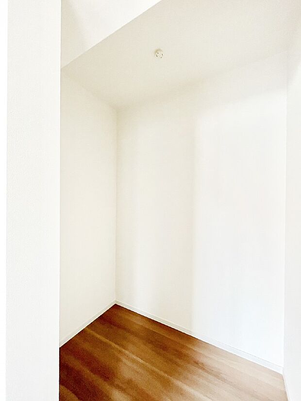 季節の衣類もスッキリ収納!大容量の収納力が魅力的なWIC付きです。