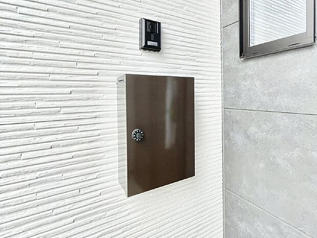 シンプルデザインのポスト。